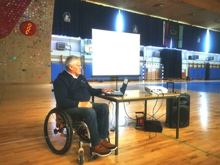 Vozim, vendar ne hodim (9)